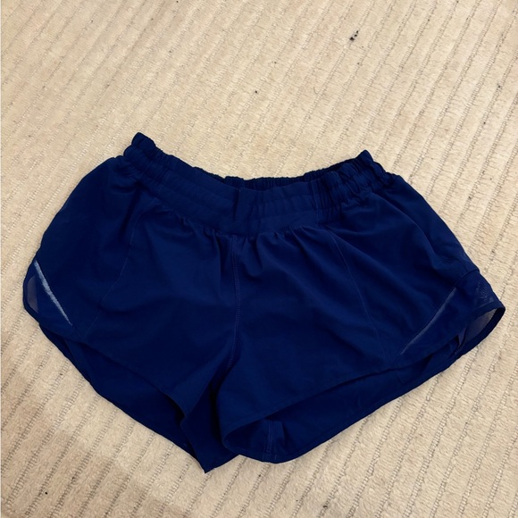 lululemon athletica Pants - lululemon size 8 2.5’’ hotty hot shorts